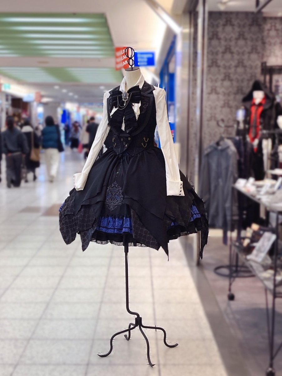 OZZ ONESTE オッズオネスト　薔薇刺繡タブリエ　ブラック　黒 OZZ ONESTE オッズオネスト 薔薇刺繡タブリエ ブラック 黒 OZZ ONESTE