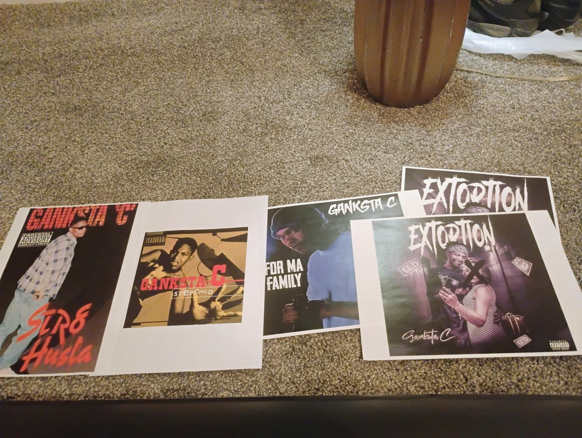 ganxta_c's tweet photo. I Got Plaques https://t.co/vY3MgOAe8A