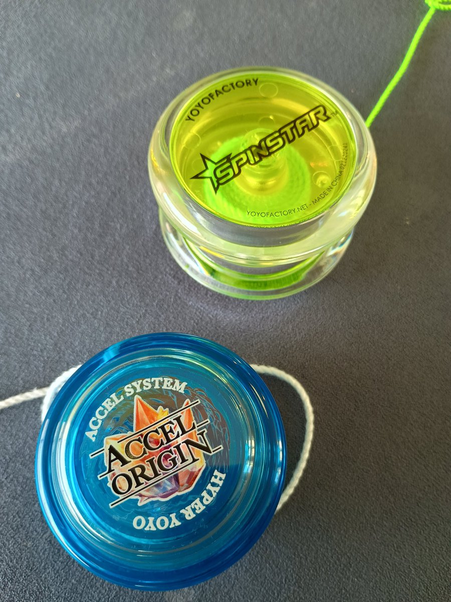 FlowStyle_SWIM's tweet image. 息子がお年玉でヨーヨーを買いたいということで付き合ったら、私も買ってしまいました💦　ハンドスピナー的なストレス緩和作用がある👍️　右手よりも左手の方が意外と技が上手くいく🤔