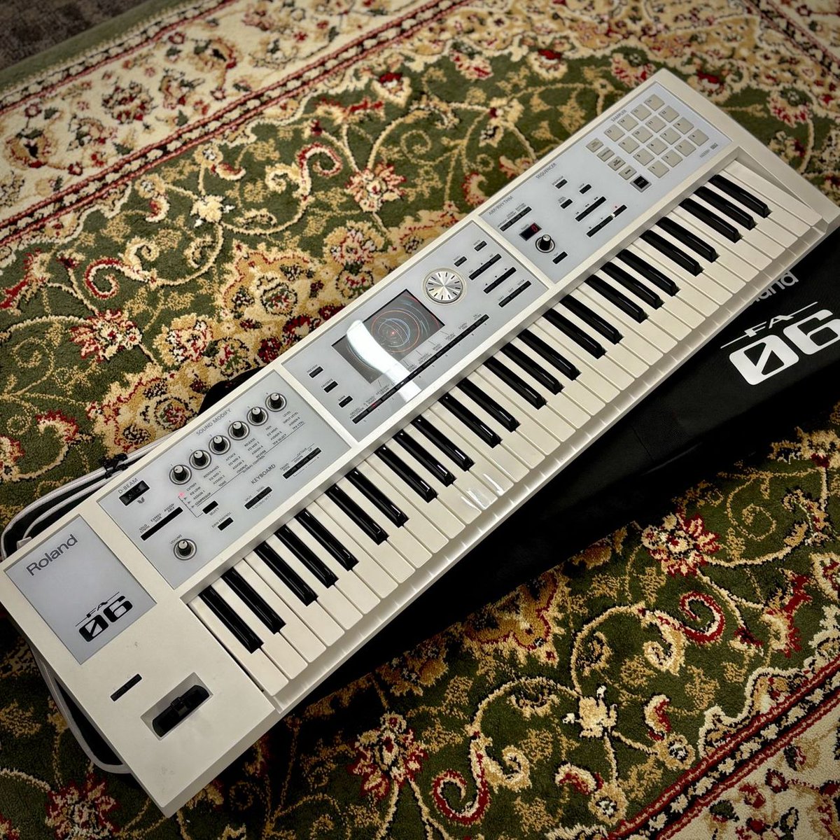 中古シンセサイザー情報！】 □Roland FA06-SC ケース、ダンパーペダル