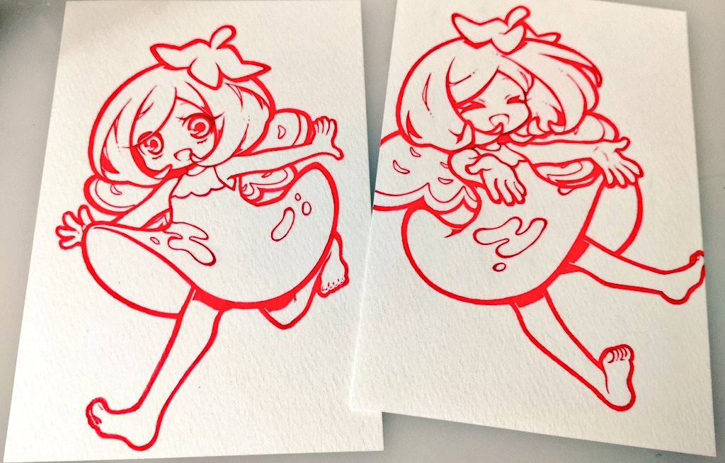 wip
結局、どっちもペン入れしました。
おめでたい感じにしたいので、珍しく赤い主線です。

皆さんはどちらの一富士二鷹三茄子ちゃんが好きですか？

#wip
#アナログイラスト