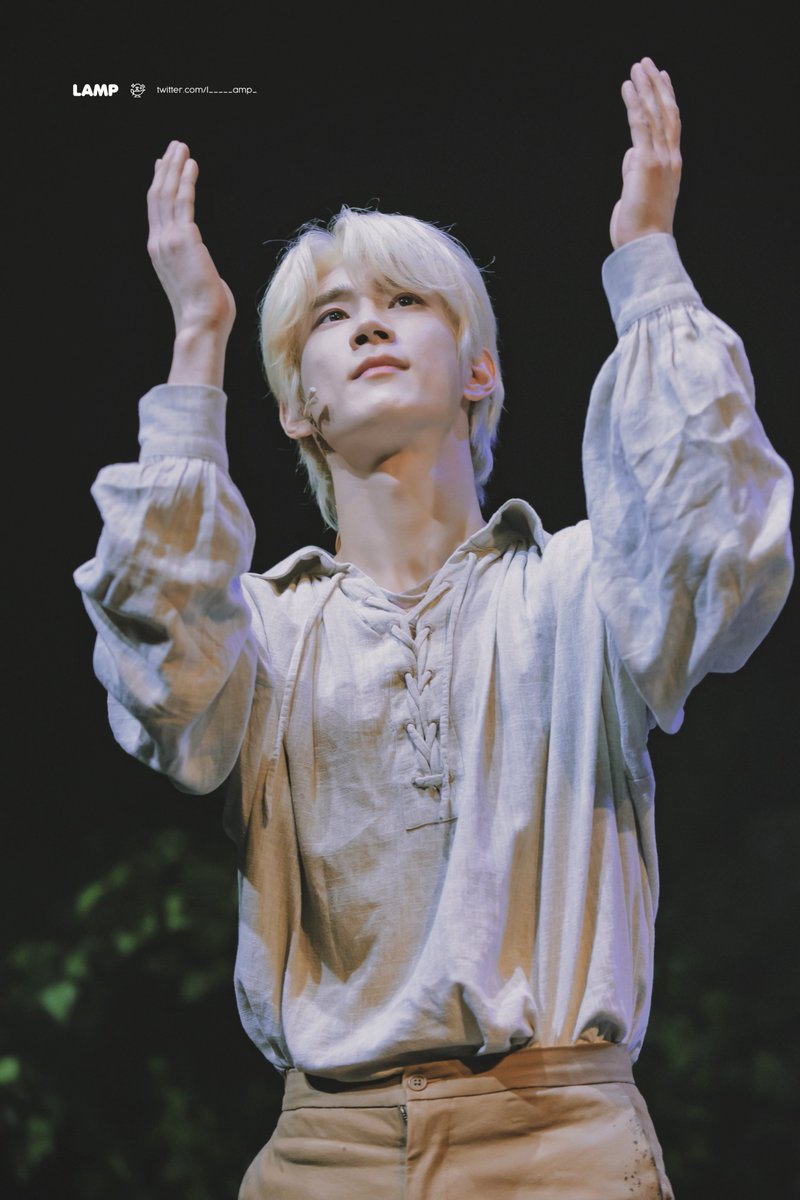 260103낮 나르치스와 골드문트 커튼콜
#김서환 골드문트

그 미소 따라가면 
당신을 만날 수 있을까요