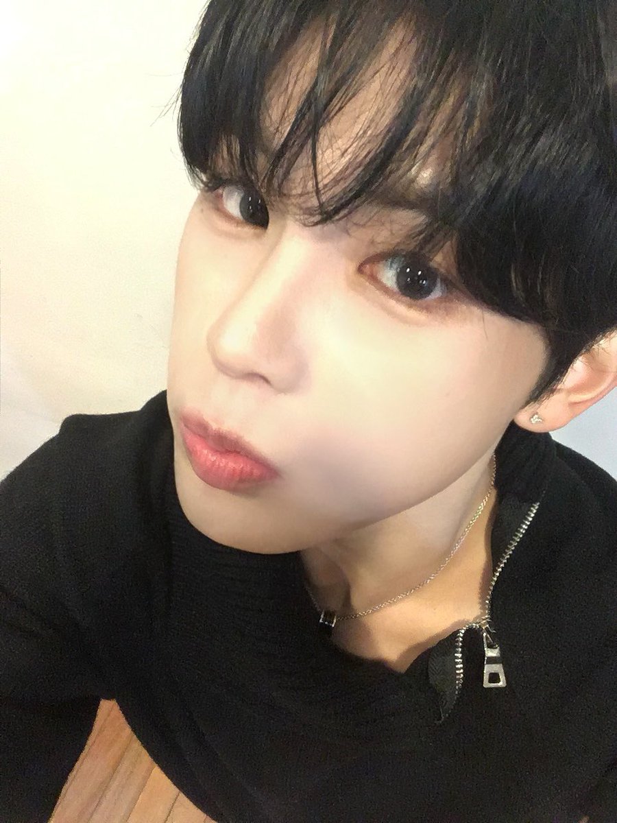 [#규민🐶] 

🖤

#XODIAC #소디엑 #GYUMIN #규민 #똑똑똑_귬이등장