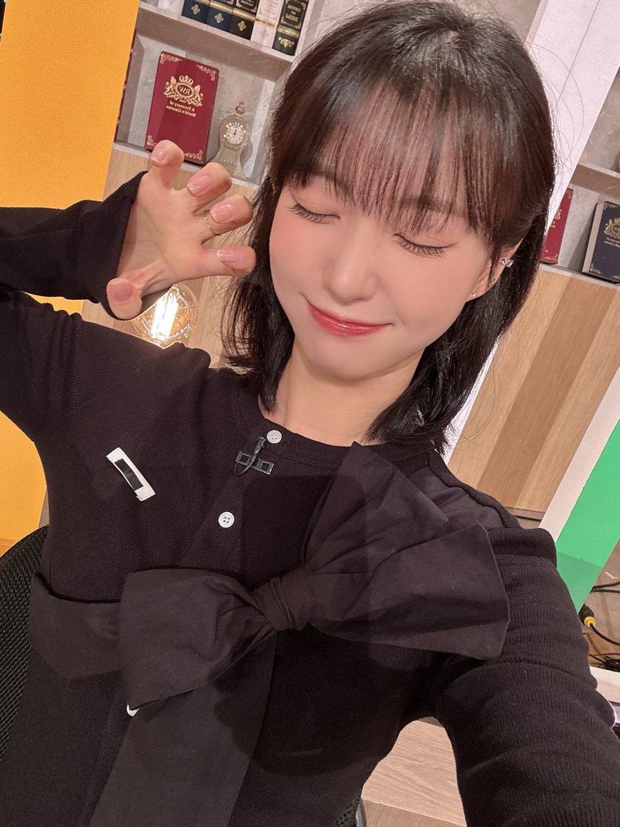 8_OHMYGIRL's tweet image. [#OHMYAir] 잠시 후 7시 10분, 'KBS1 이슈 Pick, 쌤과 함께'에 #유빈 이 출연합니다🥰 2026년의 첫 번째 일요일도 유빈이랑 함께해요❣️

#오마이걸 #OHMYGIRL #OMG