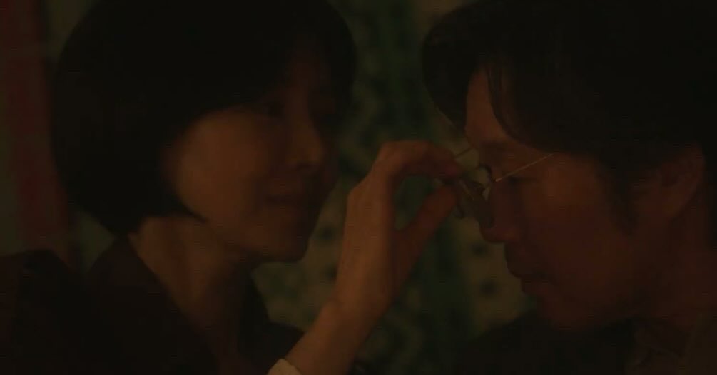 ถอดแว่นเพราะจูบไม่ถนัด ใครจะอยู่ก็อยู่ กุขิต