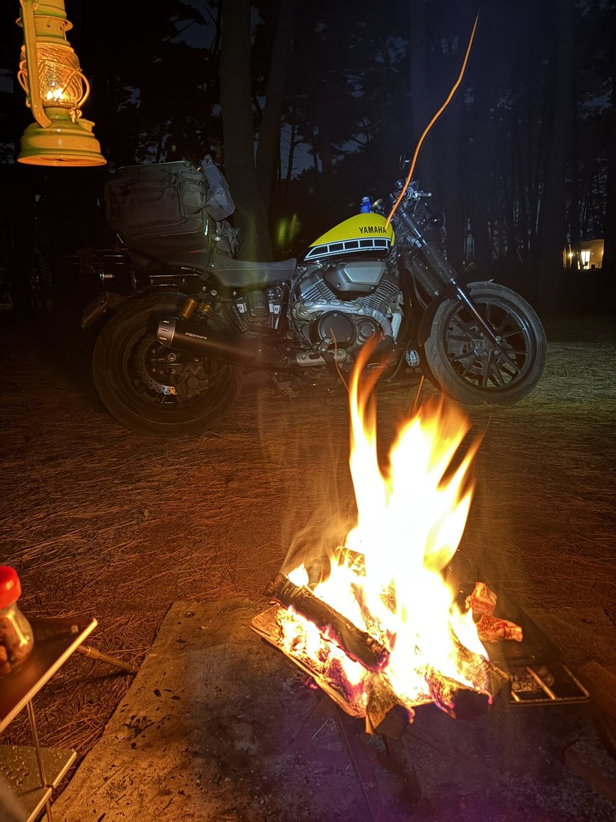 biroshing's tweet image. バイク眺めての焼肉最高！