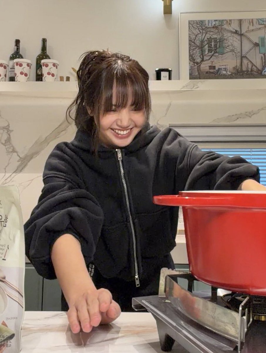 อยากเห็นรอยยิ้มน้องลิซแบบนี้เยอะๆ ปี 2025 ที่ผ่านมาคือน้องทำงานหนักและประสบความสำเร็จมากสำหรับน้อง

▫️ปล่อยเพลง Collab, ปล่อยอัลบั้มเต็ม Alter Ego
▫️ร่วมแสดง The White Lotus Season 3
▫️ชนะรางวัล MTV
▫️ขึ้นแสดง Coachella
▫️ขึ้นแสดง Oscars
▫️ร่วมงาน Met Gala
#LISA