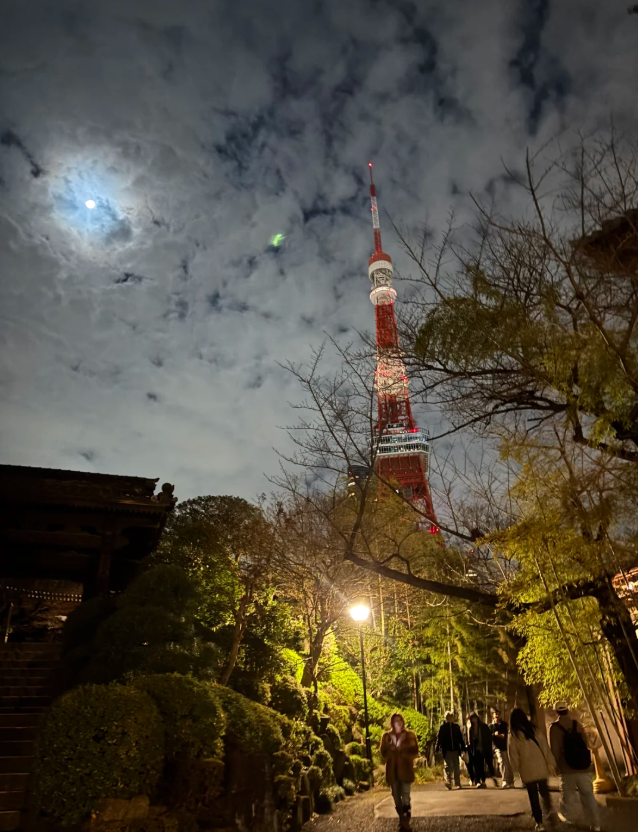 Lisa_19890224's tweet photo. 2026年の初詣
先日、初詣で撮った写真です〜📸✨
新年の東京タワー🗼の一枚目、初めての深夜の祈願、すごく面白かったです🤔
新しい年には、もっとガンプラを作れるように頑張りたいと思っています〜💪✨
#初詣 #2026年 #ガンダムガール #ガンダム女子 https://t.co/G8m6jupchA