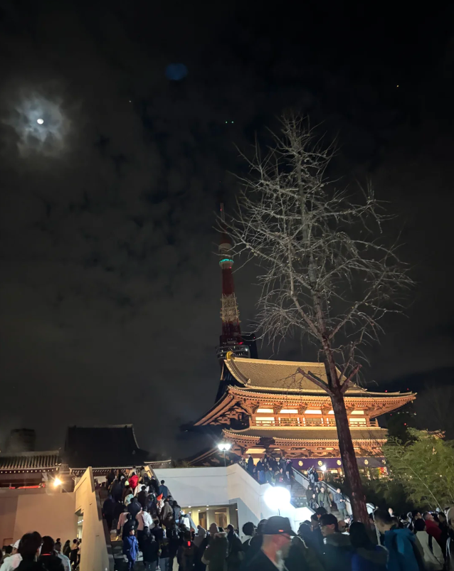 Lisa_19890224's tweet photo. 2026年の初詣
先日、初詣で撮った写真です〜📸✨
新年の東京タワー🗼の一枚目、初めての深夜の祈願、すごく面白かったです🤔
新しい年には、もっとガンプラを作れるように頑張りたいと思っています〜💪✨
#初詣 #2026年 #ガンダムガール #ガンダム女子 https://t.co/G8m6jupchA