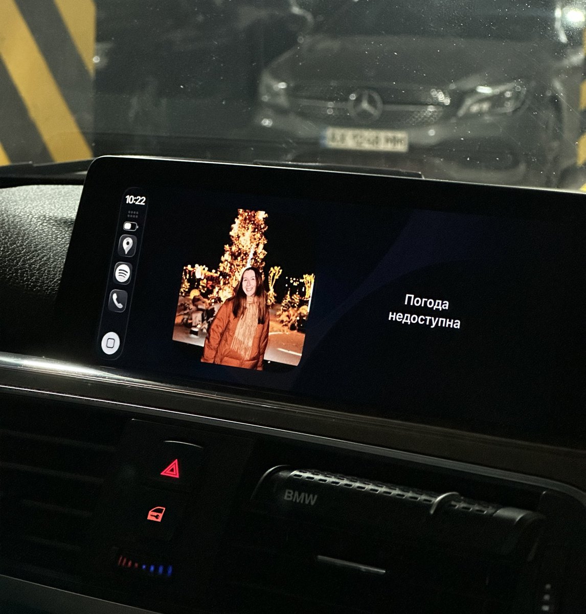 У кожного поважаючого себе чоловіка, в машині, замість іконки має стояти фото його жінки