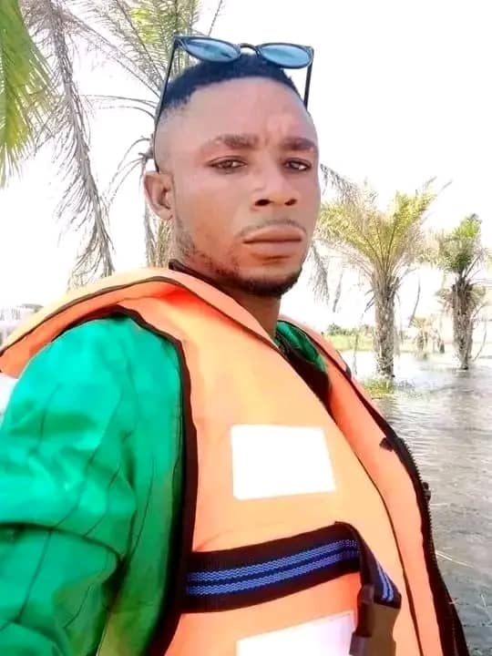 Comme enfant du territoire de fizi, je condamne les actes qui se passent à fizi concernant les wazalendo de mettre tant de barrières pour dérober les gens.
Fizi c'est pas un milieu de dérober la population si tu es entré à kizalendo pour voler la population déposer votre arme.