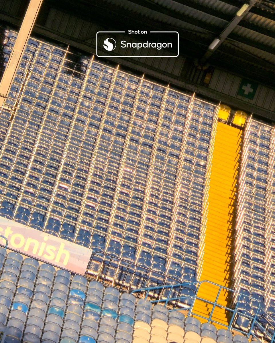 ManUtd's tweet image. Arrived in West Yorkshire 📌 

🤳 @Snapdragon x #ShotOnSnapdragon