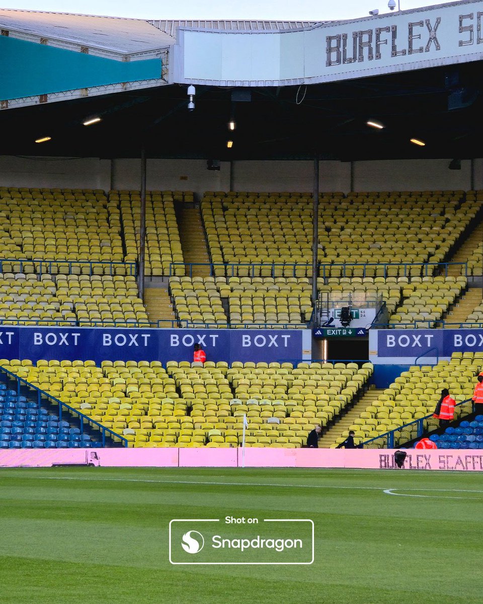 ManUtd's tweet image. Arrived in West Yorkshire 📌 

🤳 @Snapdragon x #ShotOnSnapdragon
