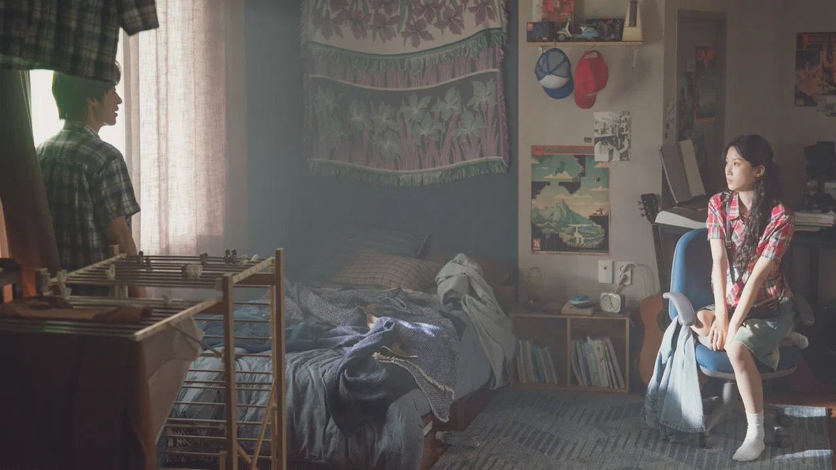 <만약에 우리> 후기
이 영화가 사랑의 끝은 실패가 아니니까 함께한 시간마저 부정하지 않아도 된다고 말해줘서 조용히 위로 받앗고 그 시절 그들은 거기까지였을 뿐 결국 닿지 못하는 사랑도 있다고 말해줘서 오래 슬펏어