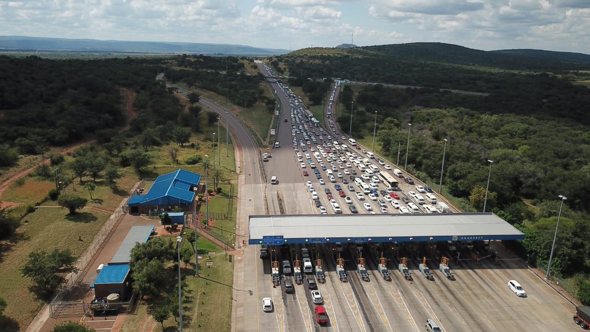 𝗞𝗥𝗔𝗡𝗦𝗞𝗢𝗣 𝗡𝟭 𝗧𝗥𝗔𝗙𝗙𝗜𝗖 𝗨𝗣𝗗𝗔𝗧𝗘

Traffic congestion on the N1 at Kranskop prompted authorities to temporarily open Kranskop Plaza to southbound traffic for 30 minutes, from 10:39 to 11:09 on Sunday, 4 January 2026, to ease pressure on the route.

Traffic volumes