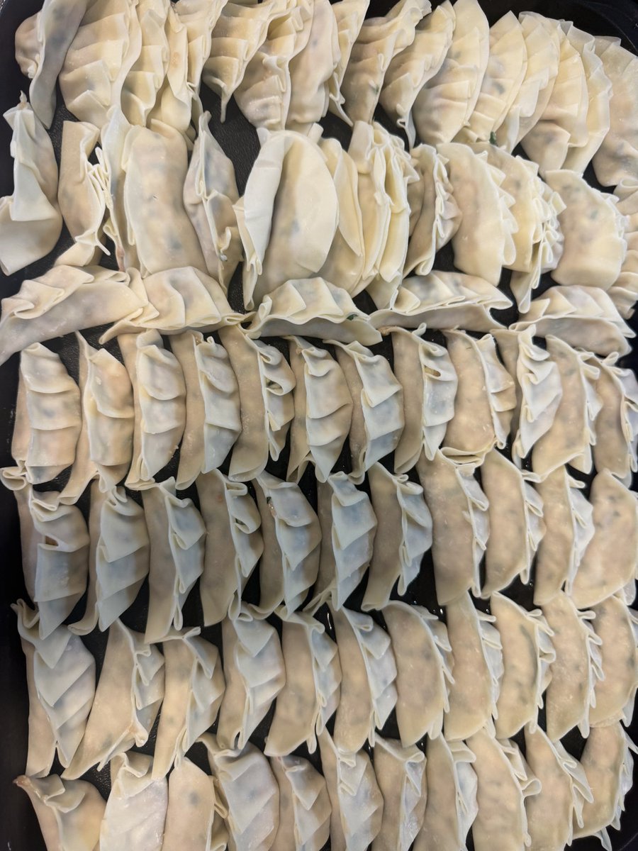 今日は手作り餃子w
お子達と旦那が手伝ってくれた*⸜(* ॑꒳ ॑* )⸝*ﾜﾝﾀﾞﾎｫｫｫｫｲ

美味しそ(*´﹃｀*)