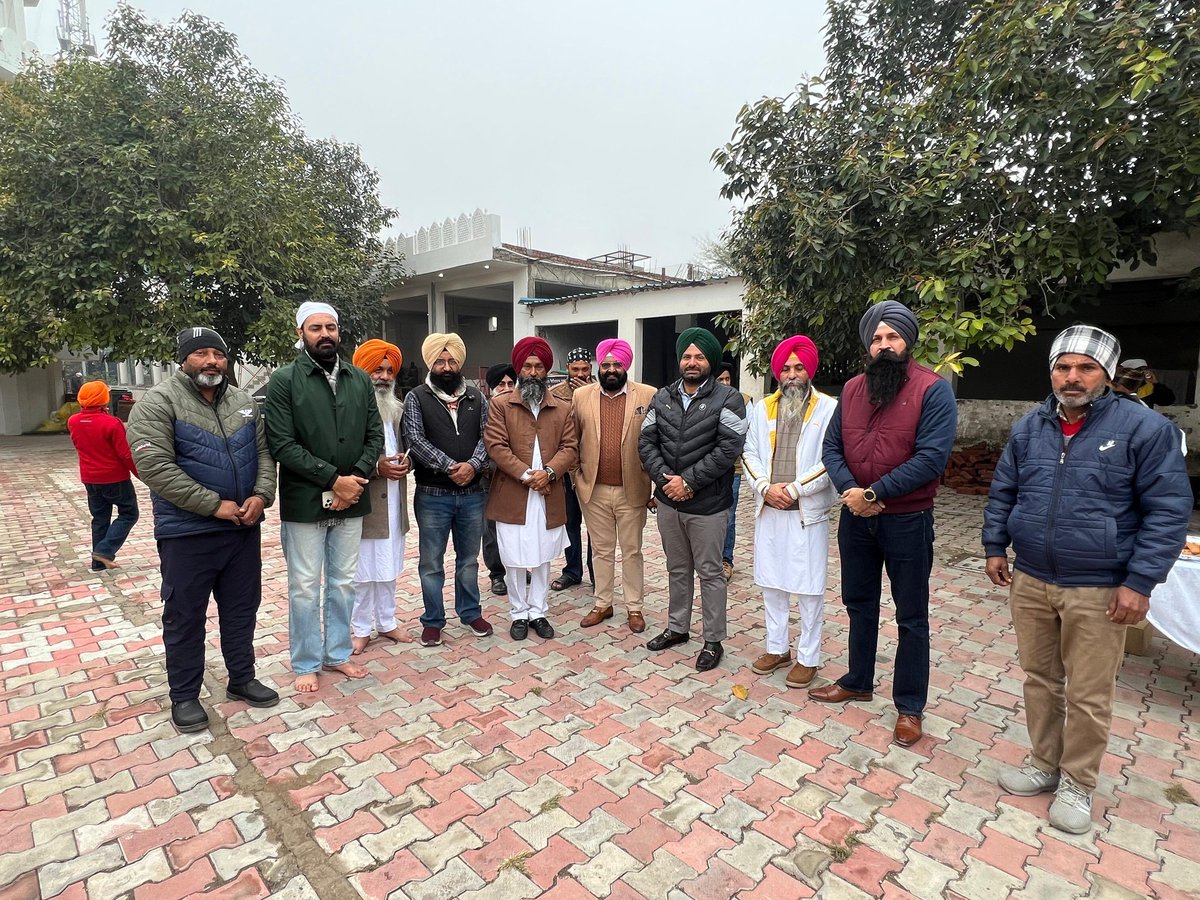 Ranjitpalpunjab's tweet photo. ਪਿੰਡ ਮਟੌਰ ਵਿਖੇ ਪਰਮਜੀਤ ਜੀ ਦੀ ਮਾਤਾ ਜੀ ਦੇ ਭੋਗ ‘ਤੇ ਹਾਜ਼ਰੀ ਭਰੀ। ਪਰਮਾਤਮਾ ਵਿਛੜੀ ਹੋਈ ਰੂਹ ਨੂੰ ਆਪਣੇ ਚਰਨਾਂ ਵਿੱਚ ਨਿਵਾਸ ਬਖਸ਼ਣ...
#Respect #FinalPrayers #BhogCeremony #PindMataur #ParmjeetJi #SacredSoul #Peace #SpiritualGathering #Devotion #CommunityTribute #TradeWingMohali #statesecretary #ranjitpalsinghpunjab