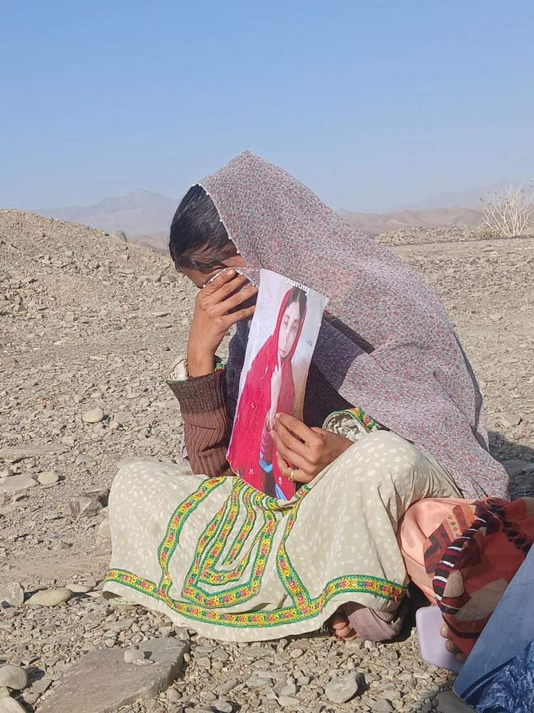 منارا لوگّ ءَ نان نیست۔۔۔
زمین اَست گِدان نیست۔۔۔

#StopBalochGenocide 
#SaveBalochwomen