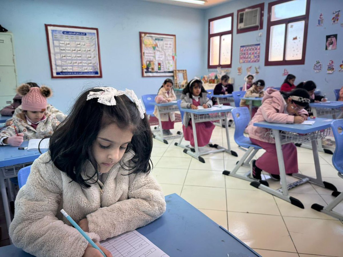 MOE_BHH's tweet image. استقبلت مدارس #تعليم_الباحة صباح اليوم الأحد ما يزيد عن 80  ألف طالب وطالبة في قطاعي السراة وتهامة لأداء #الاختبارات_النهائية  للفصل الأول ضمن اليوم الدراسي؛ وسط جاهزية عالية و أجواء آمنة، ودعم متواصل من القيادات التعليمية.