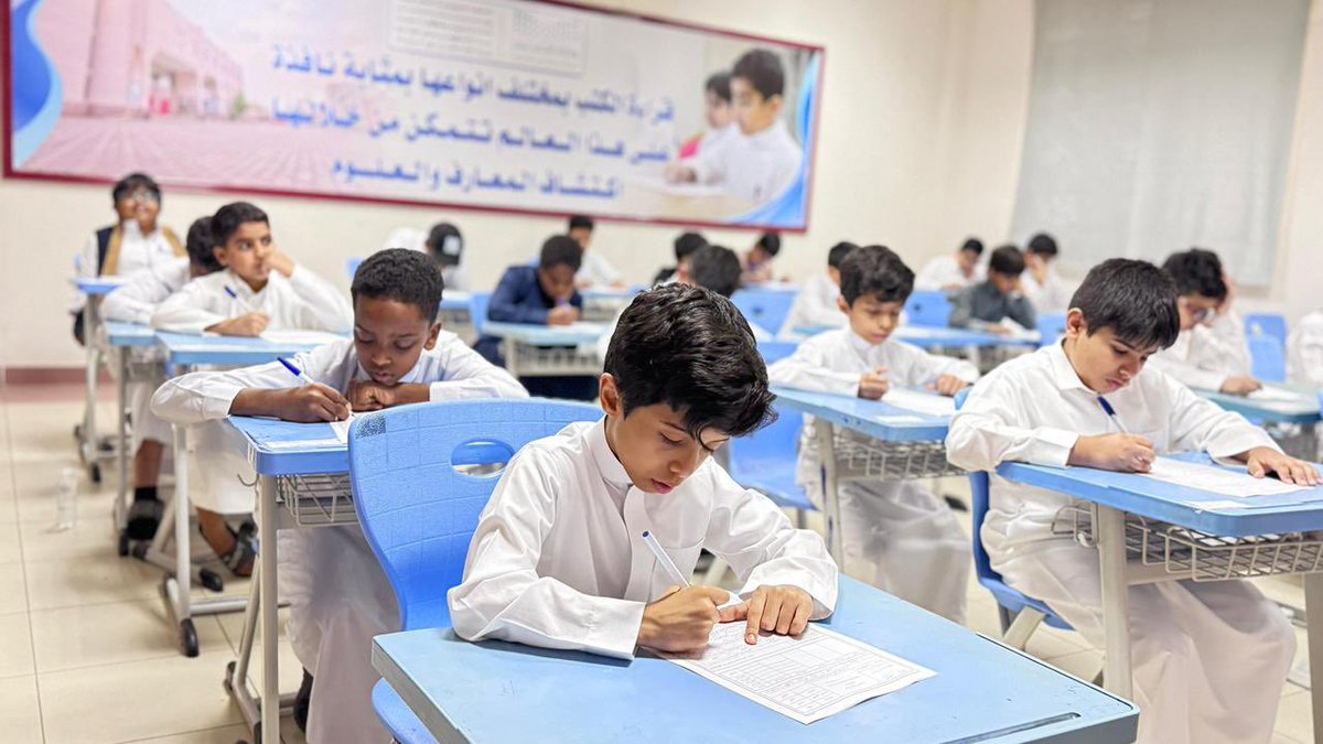 MOE_BHH's tweet image. استقبلت مدارس #تعليم_الباحة صباح اليوم الأحد ما يزيد عن 80  ألف طالب وطالبة في قطاعي السراة وتهامة لأداء #الاختبارات_النهائية  للفصل الأول ضمن اليوم الدراسي؛ وسط جاهزية عالية و أجواء آمنة، ودعم متواصل من القيادات التعليمية.