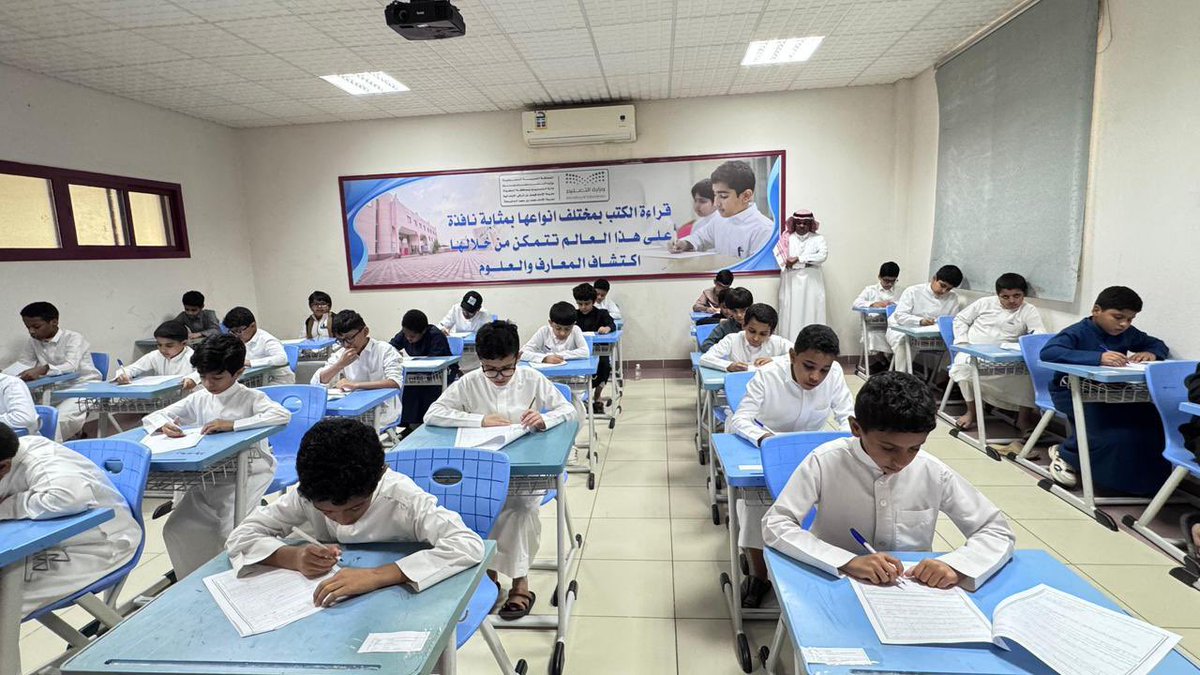 MOE_BHH's tweet image. وفي ذات السياق نظم مساعدو المدير العام  والقيادات التعليمية والطواقم الإشرافية #بتعليم_الباحة زيارات ميدانية لمتابعة سير #الاختبارات في  مختلف مدارس المنطقة، للإشراف والمتابعة على أداء المدارس وفق خطة ميدانية تعزز الدور التشاركي مع المجتمع التعليمي بما يحقق أهدافها التعليمية…