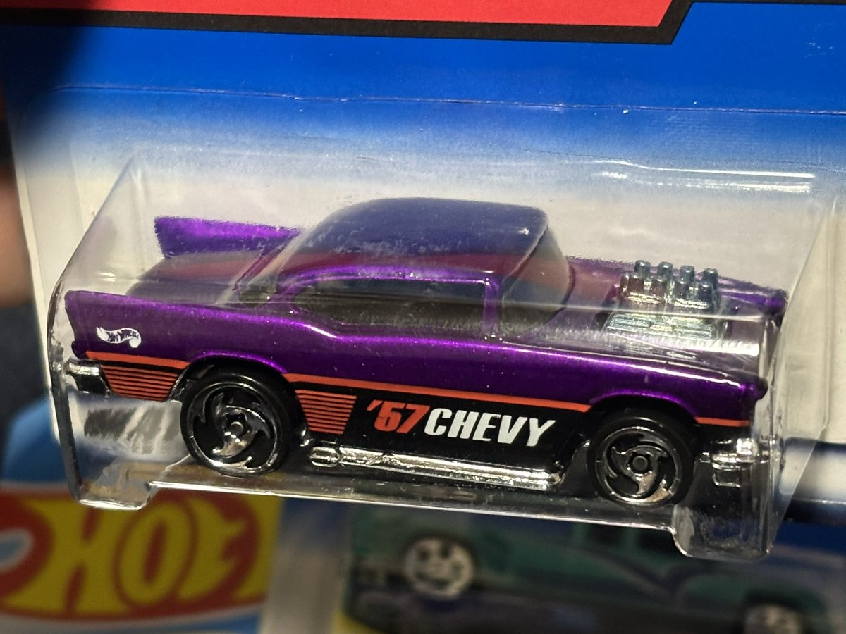 ベーシックのブルーカード'57 CHEVYは『（飼っていた豆柴と同じ名前の