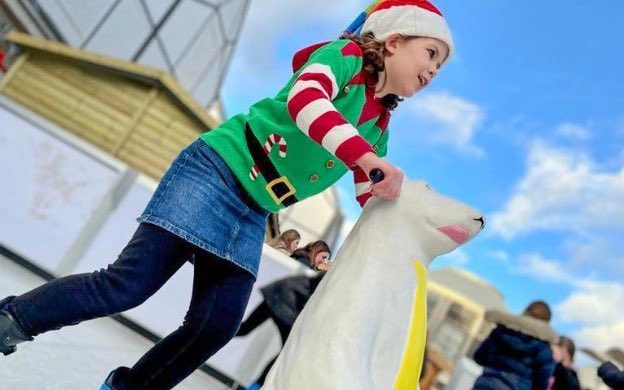 ourburysteds's tweet image. Start the New Year with some fun on the free to use synthetic ice rink, open in Charter Square at the arc Shopping Centre until 5 January (tomorrow)!  ❄️ ourburystedmunds.com/whats-on/chris…
