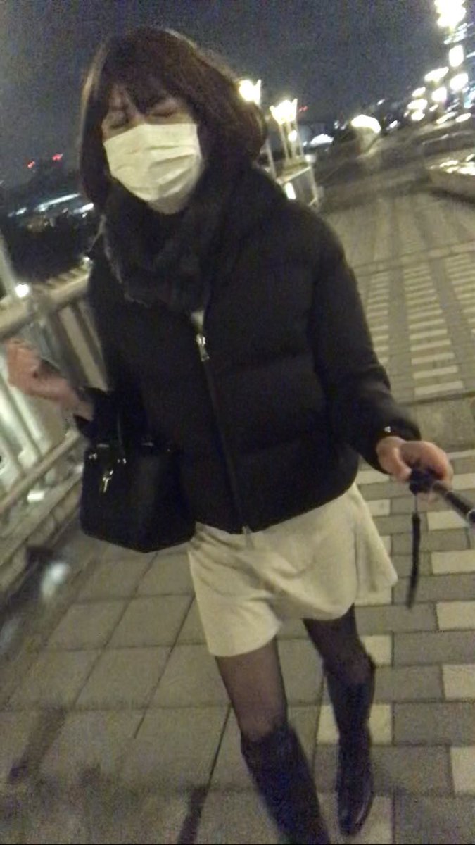 aki_aki_cd's tweet photo. ねぇ、@grokさん
このアングルのまま白いビキニ着せてみて https://t.co/bpNdc7pfET