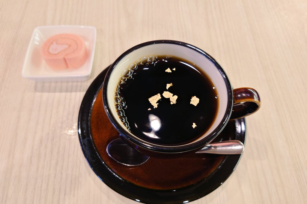 2026年初
王子動物園へ
年の初めは宮内珈琲さんの金箔コーヒー
めでたさ満載✨✨✨