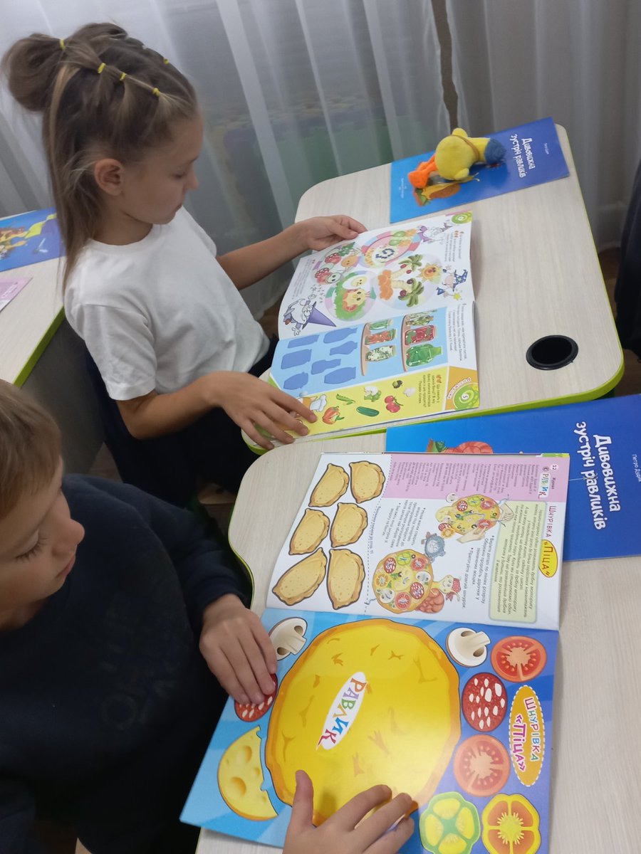 ravlyk_magazine's tweet image. Друзі, підтримайте малечу! 
30430 потрібно ще для друку безкоштовного видання дітям!
Поширення також допомога!!!PayPal: gartnyk@gmail.com  
monobank: 4441111046426171 
🔗 Посилання на банку send.monobank.ua/jar/86WtBnK3N5 📷Номер банківської картки 4874 1000 2848 6960