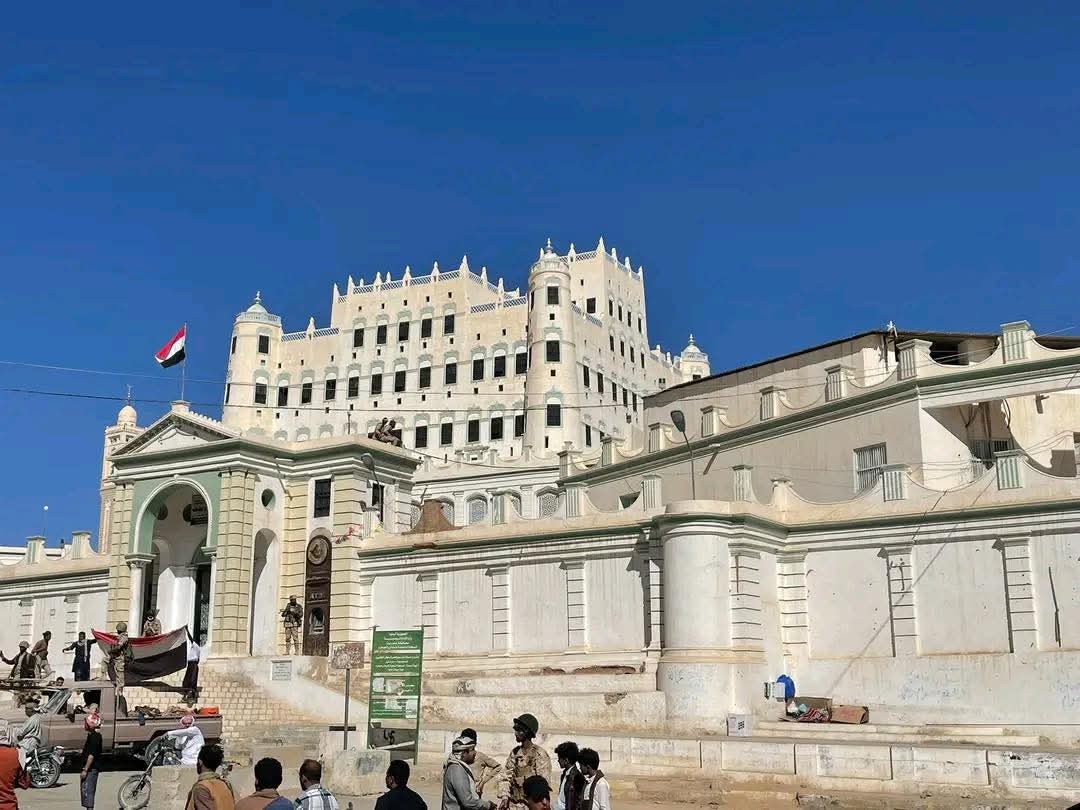 المتمردين كانوا يدورو يسيطرو على #حضرموت_المهره ذلحين يدوروا من يفرغ لهم بالضالع  🤣🤣🤣
#اليمن_ينتصر
#اليمن_يطرد_الامارات #فنزويلا #كلنا_مع_حضرموت