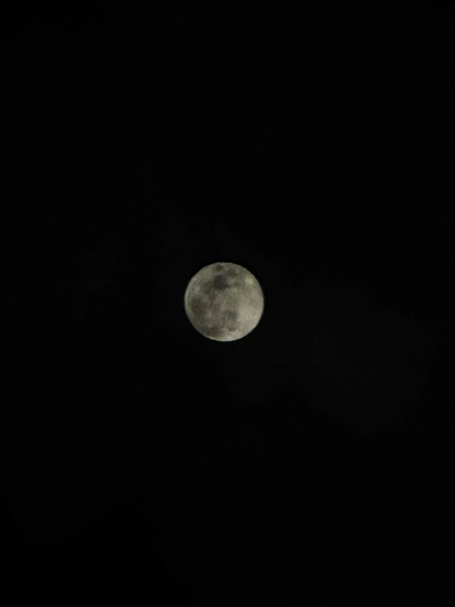 mrurata's tweet image. I heard today is the first full moon of 2026 🌕 and it really looks like there’s a rabbit on it~ hehe 🐇