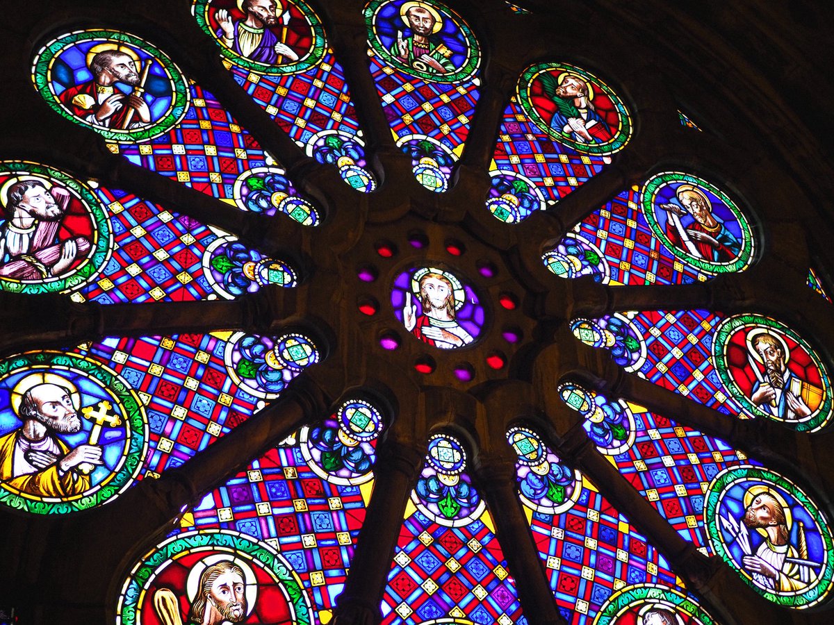 リスボン大聖堂の薔薇窓。見事なステンドグラス