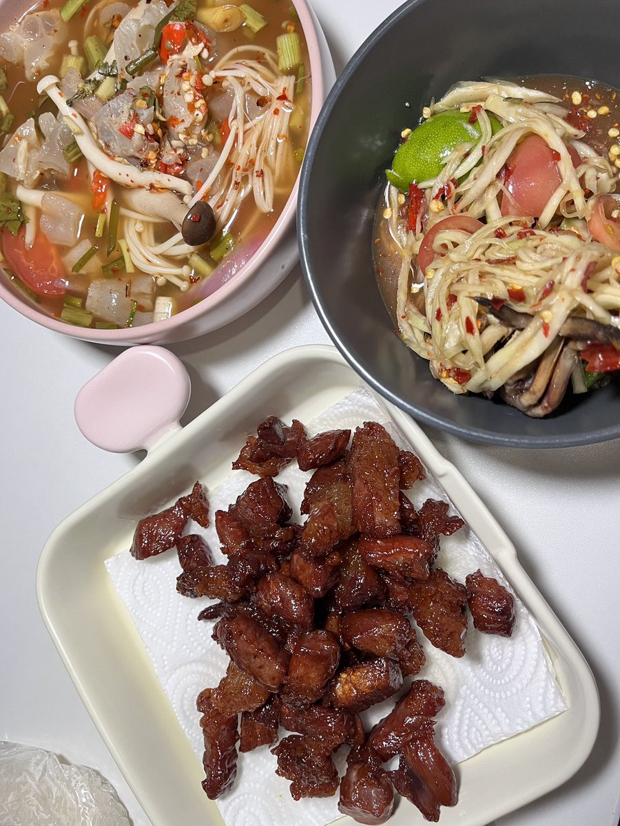 hbker07's tweet image. สิ่งที่ได้ไปต่อในปี2026 เนื้อแดดเดียวทอดคุณจอย 🥺🫶🏻 แม่งโคตรรอร่อย แบบอร่อยมาก อร่อยสัด เห็นดราม่าเนื้อทอดตลอดสิ้นปี นี่ยังไม่ได้ลอง แต่ตุนของคุณจอยไว้10แพค จะกรี๊ดดดดด เอาไว้ในฟรีซ ออกมาทอดน้ำมันแปปเดียว อร่อยเลย ทำอาหารไม่เปนก็ทำได้ ทุกคนในครอบครัวชอบมากกกก แบบอร่อยมากกก