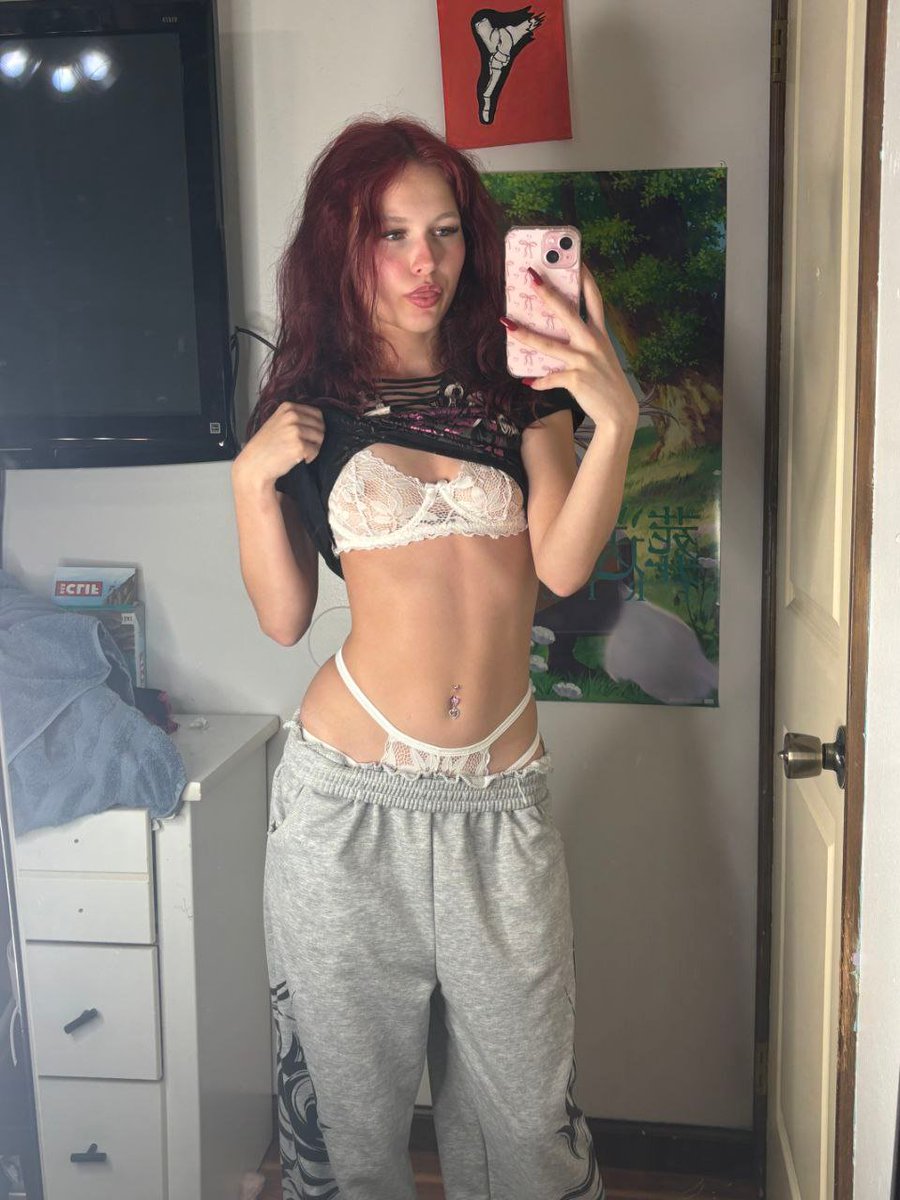 AliceWave01's tweet image. Pretty isn’t the best part about me.