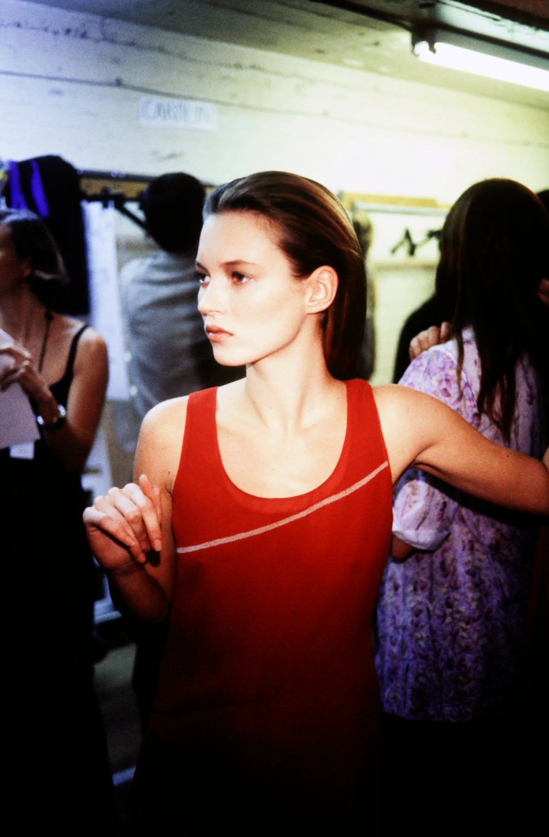 voguejp's tweet image. 18歳のデビュー以来、最前線で活躍し続けているケイト・モス。駆け出しのころを捉えた、26枚の貴重なバックステージ写真を振り返る。
voguejapan.visitlink.me/_N1RDK