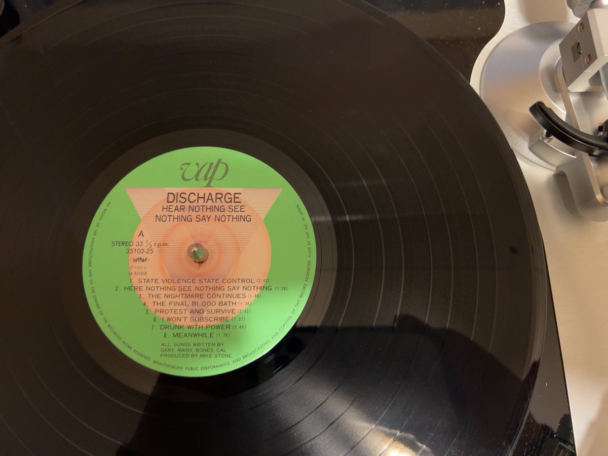 110円で買ってきた、ジャケ無しのディスチャージ1stアルバム『Hear