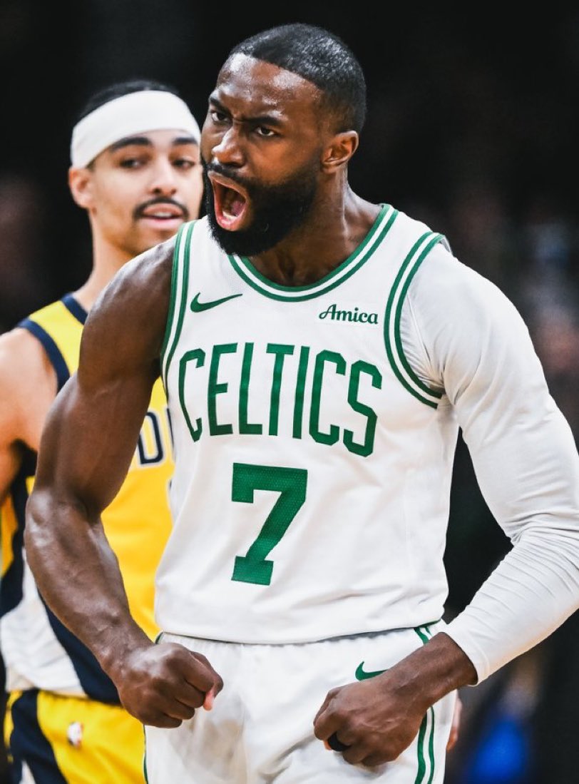 TheHoopCentral's tweet image. Jaylen Brown over the last 14 games:

32.6 PPG
6.9 RPG
5.8 APG
52.9% FG
40.7% 3P
35.7 MPG

32+ PPG on 52/40 shooting splits — Absolutely thriving as the No. 1 option. 🔥