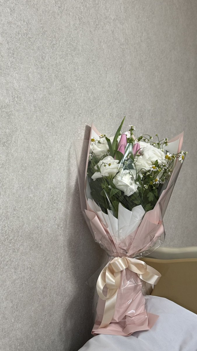 famvou's tweet image. 엄마가 주셨음 😭