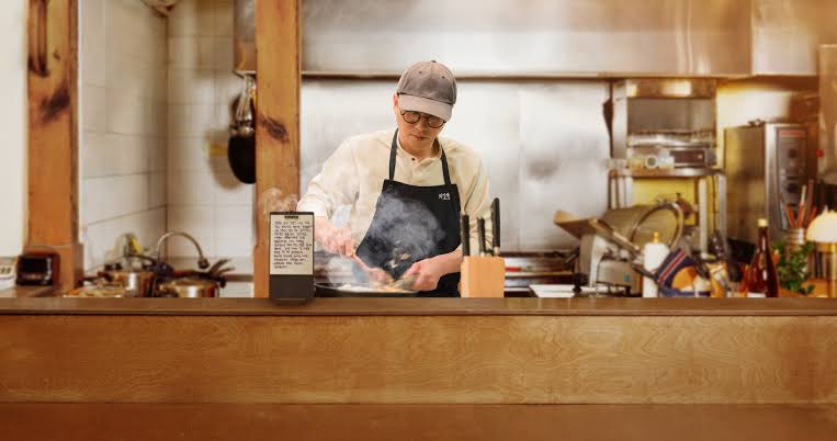 dramacoKR's tweet image. If you love Choi Kangrok, go watch his own cooking show on Netflix, THE BLANK MENU FOR YOU, where he cook for Korean celebrities like Jung Haeein, Chun Woohee, Jisoo, Sana, Yoo Seungho, Jang Kiha, Tablo, John Park, and many more!

#CulinaryClassWars2 #CulinaryClassWarsS2