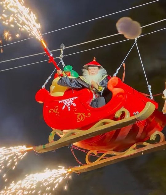 Shadowmoveup's tweet image. 哈哈哈圣诞老人