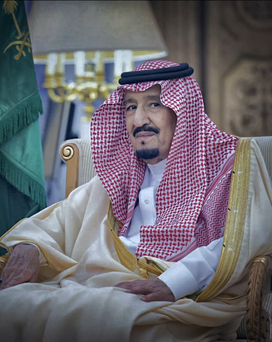 نسألك اللهم أن تحفظ والدنا جميعاً خادم الحرمين الشريفين الملك سلمان بن عبدالعزيز،
وأدم عليه نعمة العافية والعزّ والتمكين، وامنحه من فيض رحمتك سكينةً تملأ قلبه وطمأنينةً تغمر روحه.
اللهم بارك في عمره وعمله، واجعل الخير في طريقه، والبركة في أيامه، والنور في بصيرته.
اللهم اجزه عن