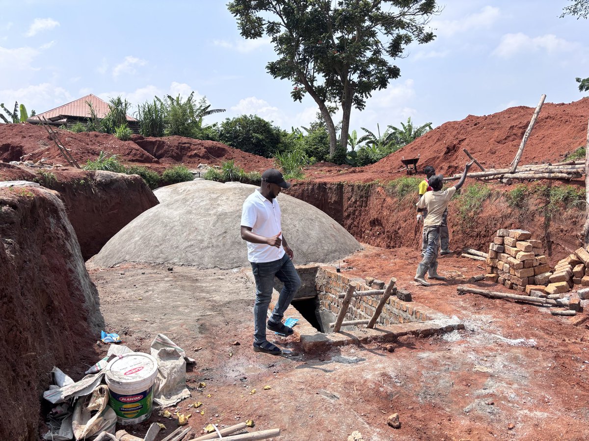 Biogas nothing more
For more reach us on 0783111015

Converting organic waste to energy 🔥 for cooking, lighting, running engines and heating