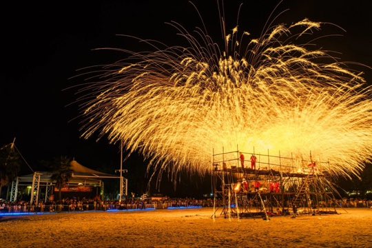 Shadowmoveup's tweet image. 打铁花