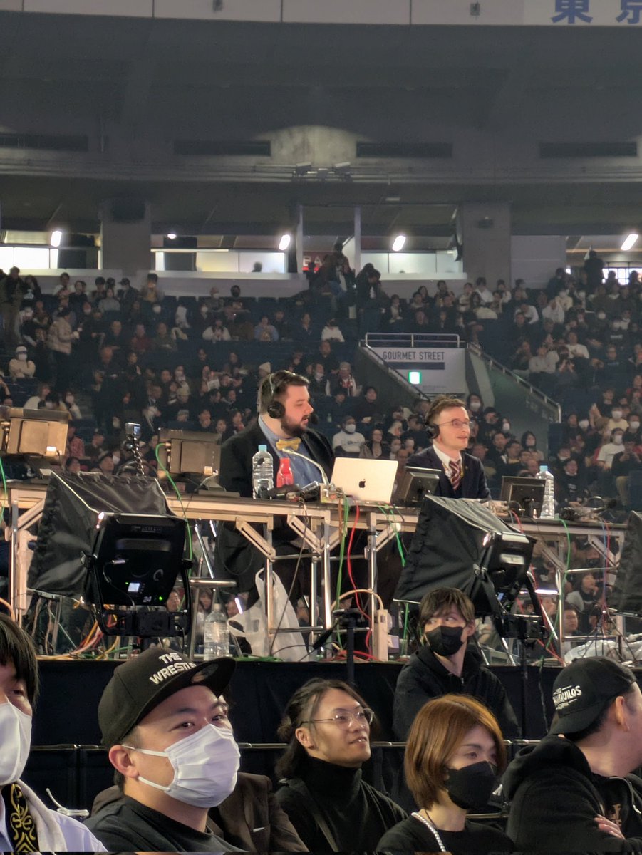 SonSonLife's tweet image. Fortunate enough to be sitting near @chrisand @VelvetVoiceWS 
Best of luck! Excited for #WrestleKingdom 😁