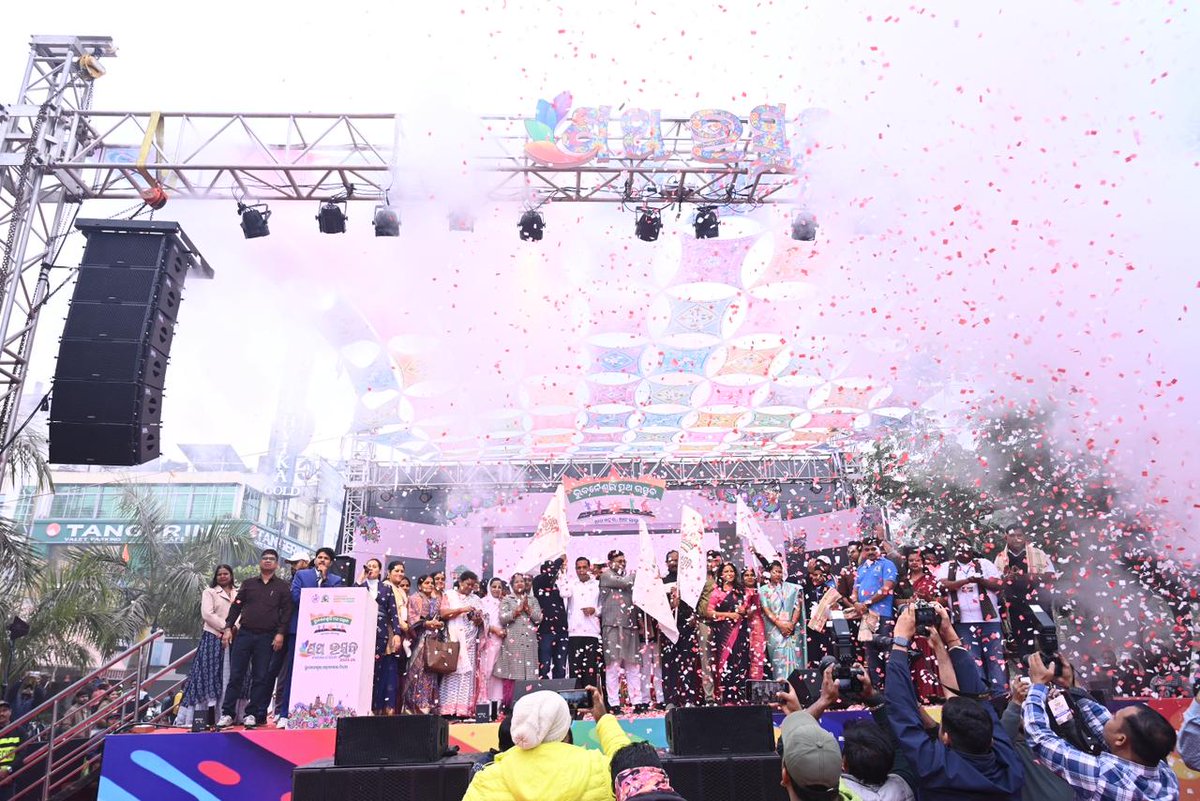 MayorofBBSR's tweet photo. #PathaUtsav2025_26 is back—bigger, brighter, and full of life!
Joined the vibrant celebrations from Master Canteen Square to Ram Mandir Square along with Hon’ble Minister Shri Prithviraj Harichandan, Hon’ble MLAs Shri Ananta Narayan Jena and Shri Babu Singh, Chairpersons of Standing Committees, Corporators, and #TeamBMC officials on Sunday morning.
The city streets truly came alive with joy and togetherness.
#PathaUtsav2025_26 #CityInFestiveMode #Bhubaneswar