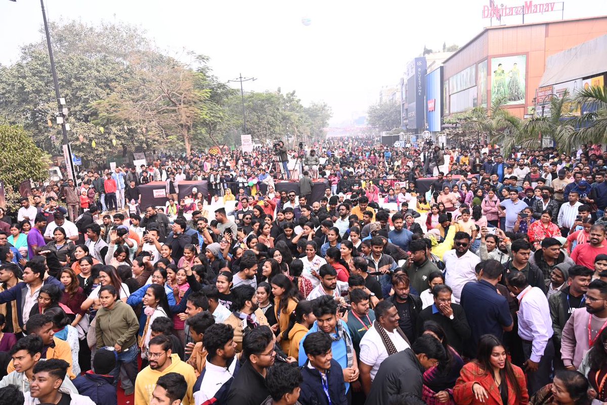 MayorofBBSR's tweet photo. #PathaUtsav2025_26 is back—bigger, brighter, and full of life!
Joined the vibrant celebrations from Master Canteen Square to Ram Mandir Square along with Hon’ble Minister Shri Prithviraj Harichandan, Hon’ble MLAs Shri Ananta Narayan Jena and Shri Babu Singh, Chairpersons of Standing Committees, Corporators, and #TeamBMC officials on Sunday morning.
The city streets truly came alive with joy and togetherness.
#PathaUtsav2025_26 #CityInFestiveMode #Bhubaneswar