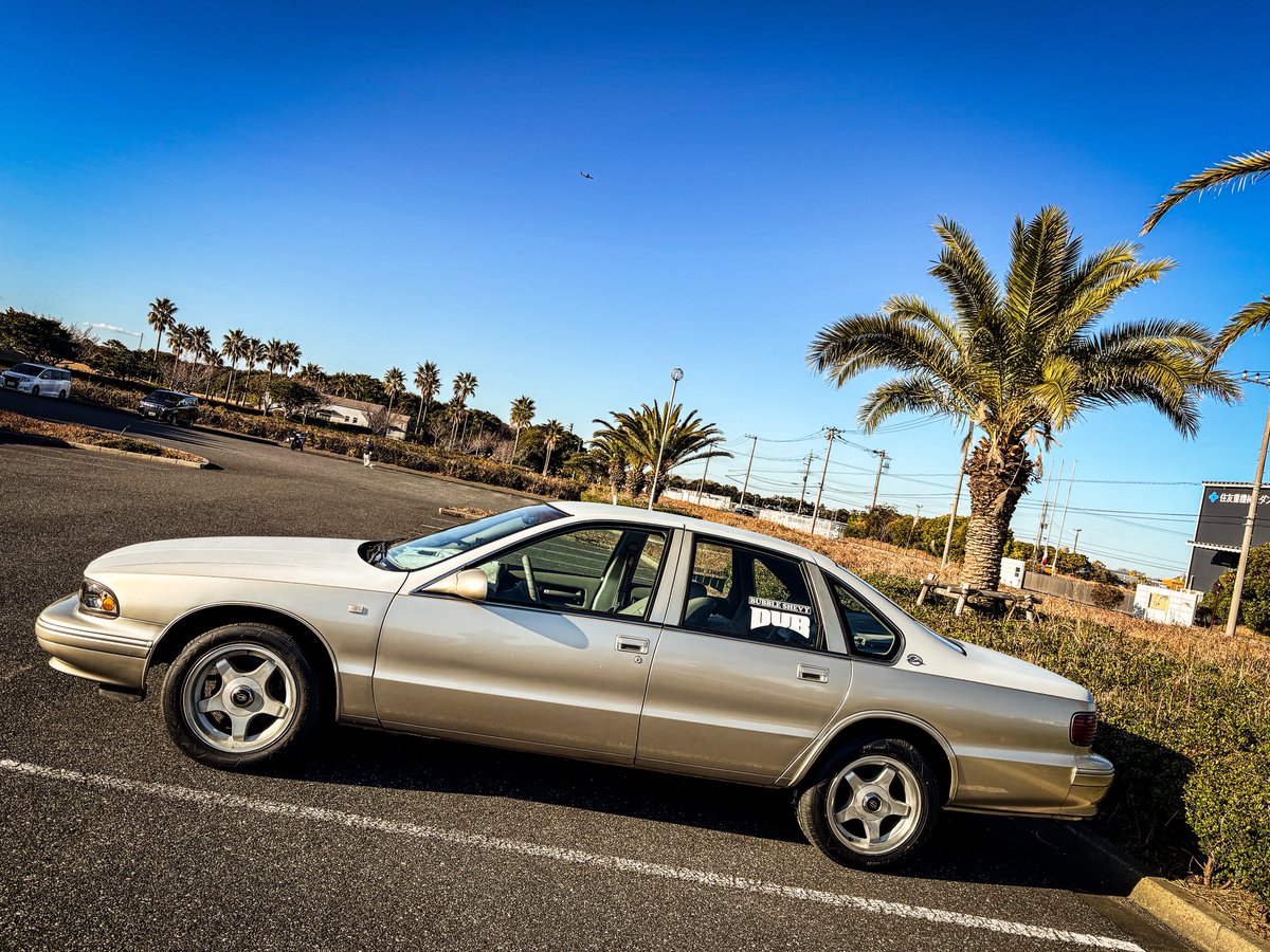 Mash_95SS's tweet image. 天気良いからインパラで嫁とピクニック来た🧺

少しずつ移動距離伸ばせてる😌笑
#インパラ　#シボレー　#chevy #impala