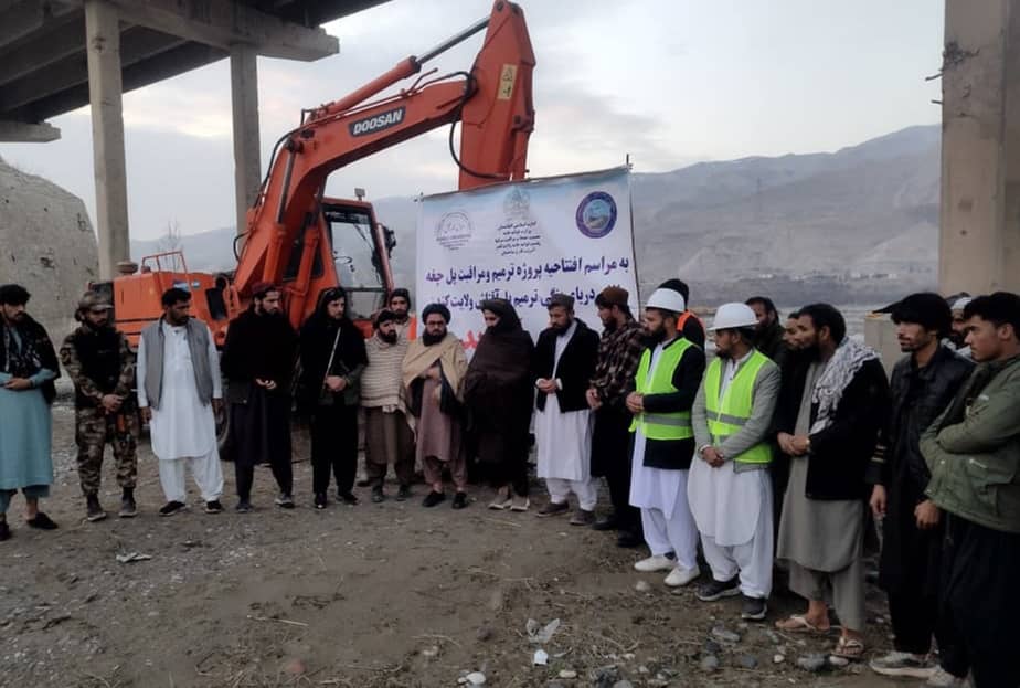 ټولګټو وزارت:

په کندز ولایت کې د دوو پایو پلونو د ترمیم او بیارغونې چارې د څه باندې ۱۲ میلیونه افغانیو په ارزښت پیل شوې.