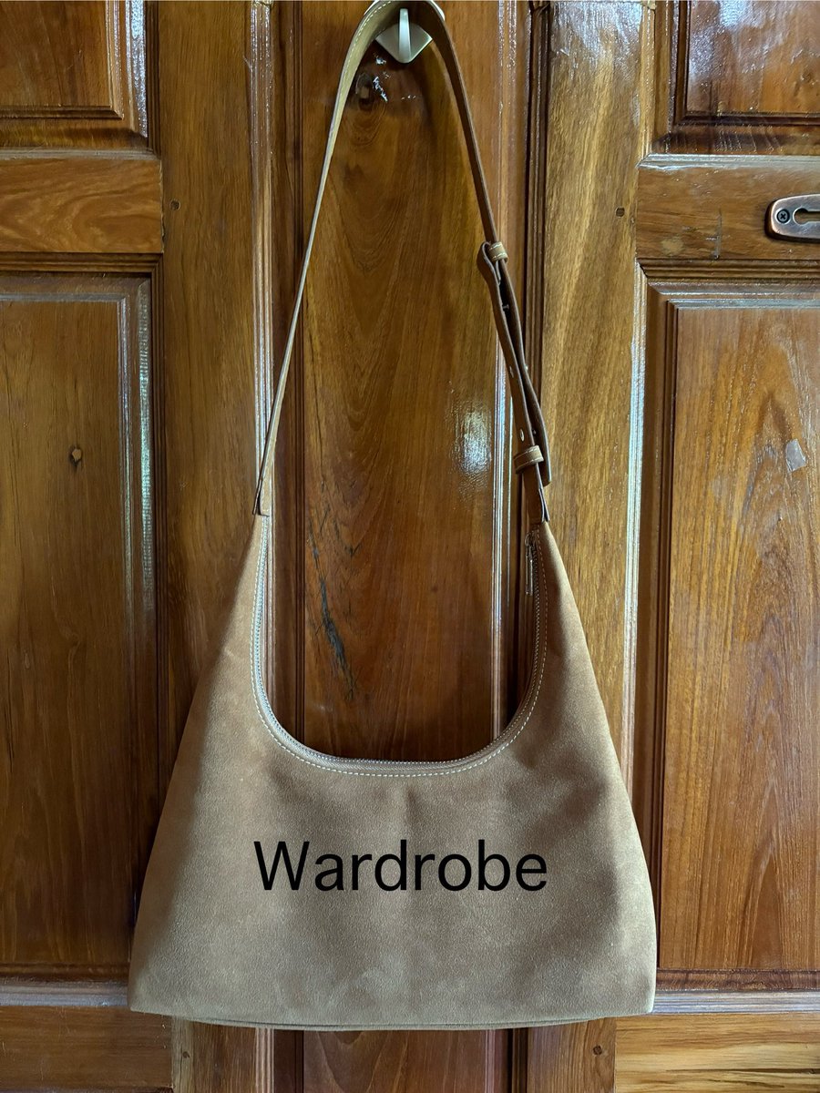 Help2884's tweet image. ส่งต่อ knack.bag  hobo ไซส์ m สีน้ำตาลหนังกลับ 550 ส่งฟรี (สภาพ 90%) 
มีรอยตรงขอบสายนิดเดียว 
พตdm ได้เลยค่า 
มีถุงผ้า ✨ มารับน้องไปกันน้า สภาพดีมากๆค่ะ มีรูปทุกมุม

#knackbag #ส่งต่อknackbag #ส่งต่อกระเป๋า #ส่งต่อกระเป๋ามือ2 #ส่งต่อเสื้อผ้ามือ2